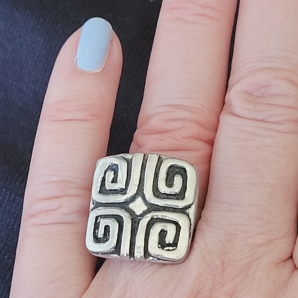 Ring - Picture 3 of 3